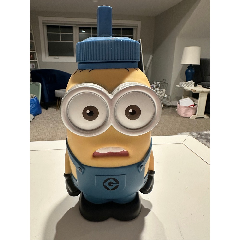 Universal Studios Despicable Me Minion Dave Water Bottle Character Cup Blue Lid